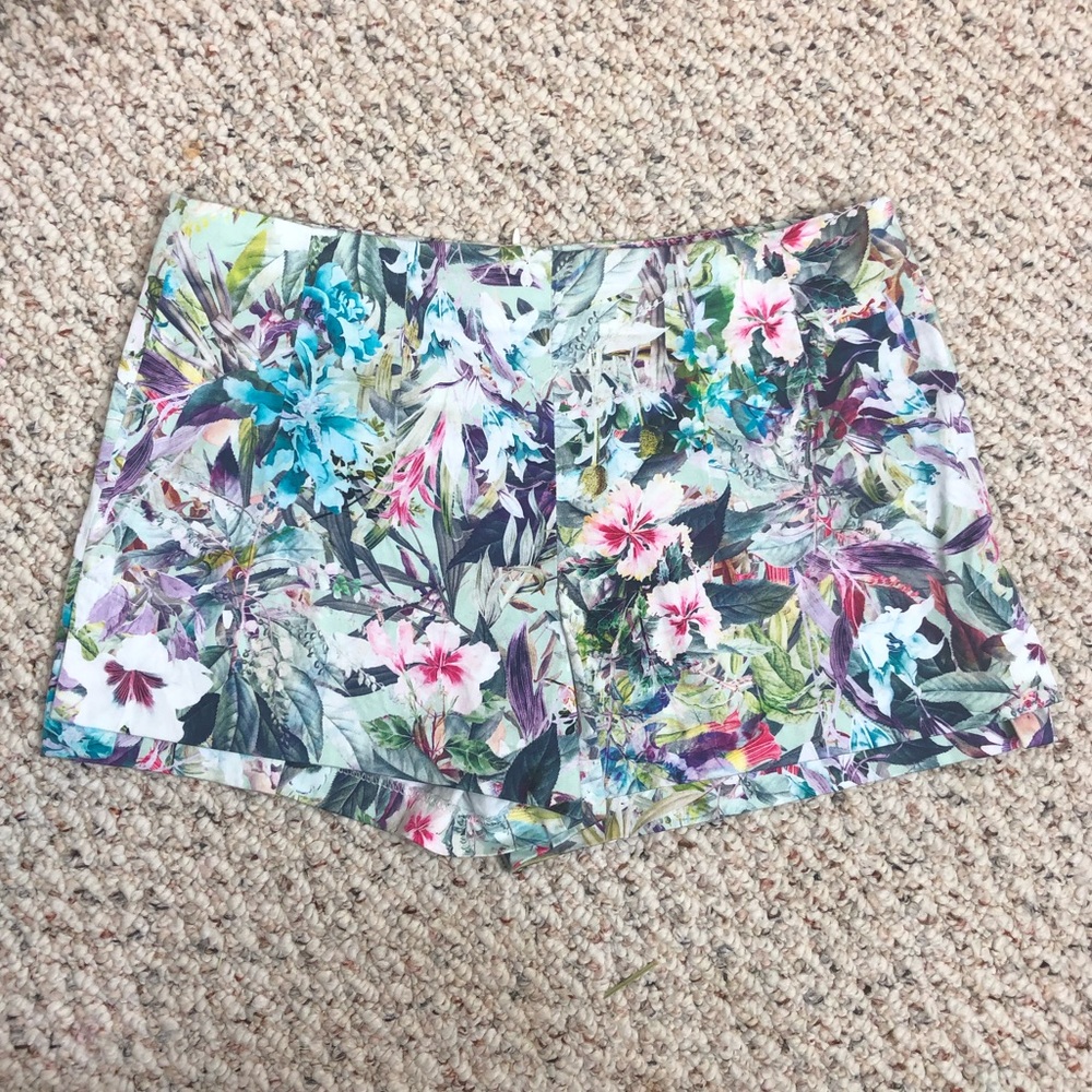 ZARA BASIC  Floral Print Shorts size medium